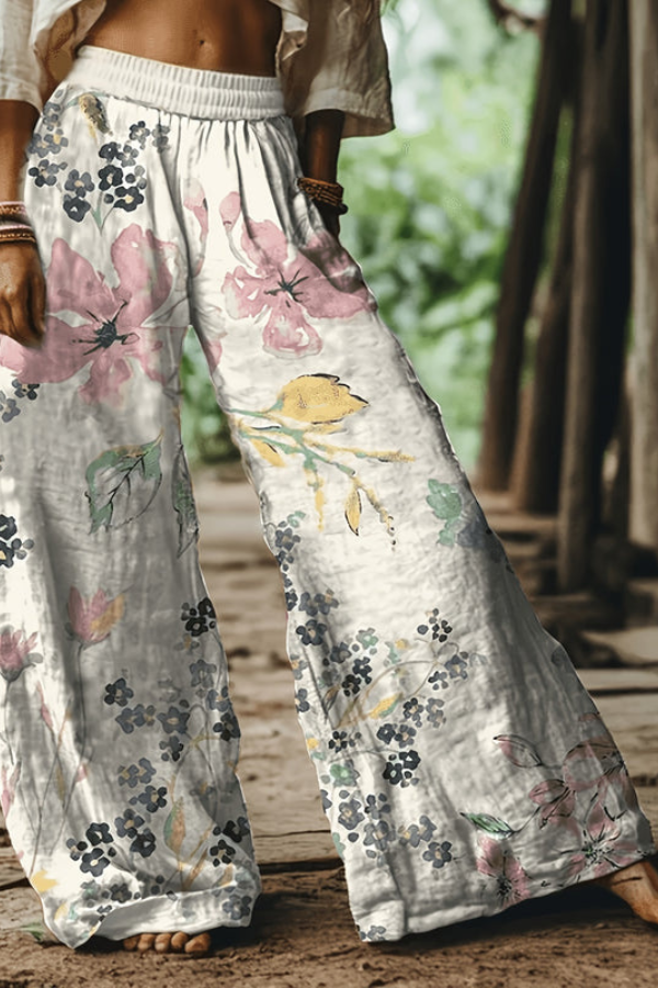 Stylish women's floral print cropped pants, perfect for casual summer days.