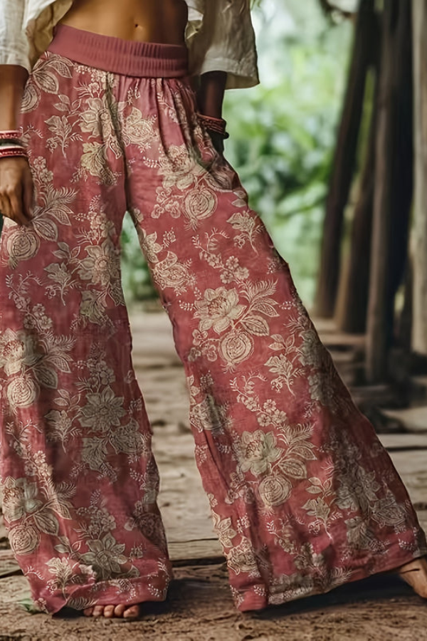 Flowing lightweight women's floral cropped pants, ideal for vacation.