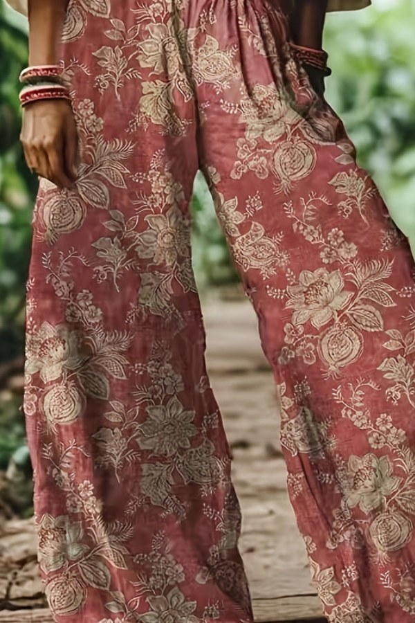 Casual women's summer cropped pants with a beautiful vintage floral pattern.