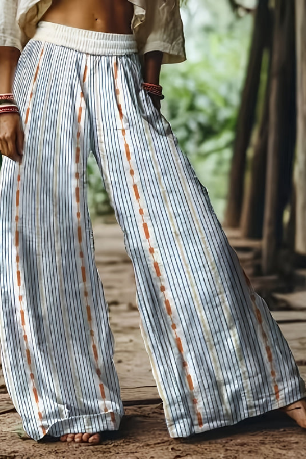 Summer-ready women's floral cropped pants, perfect for casual outings.