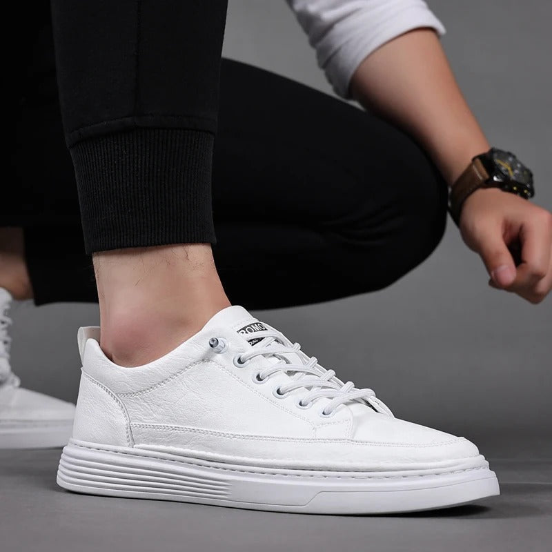 Women's durable leather sneakers in dark blue, suitable for everyday adventurous wear