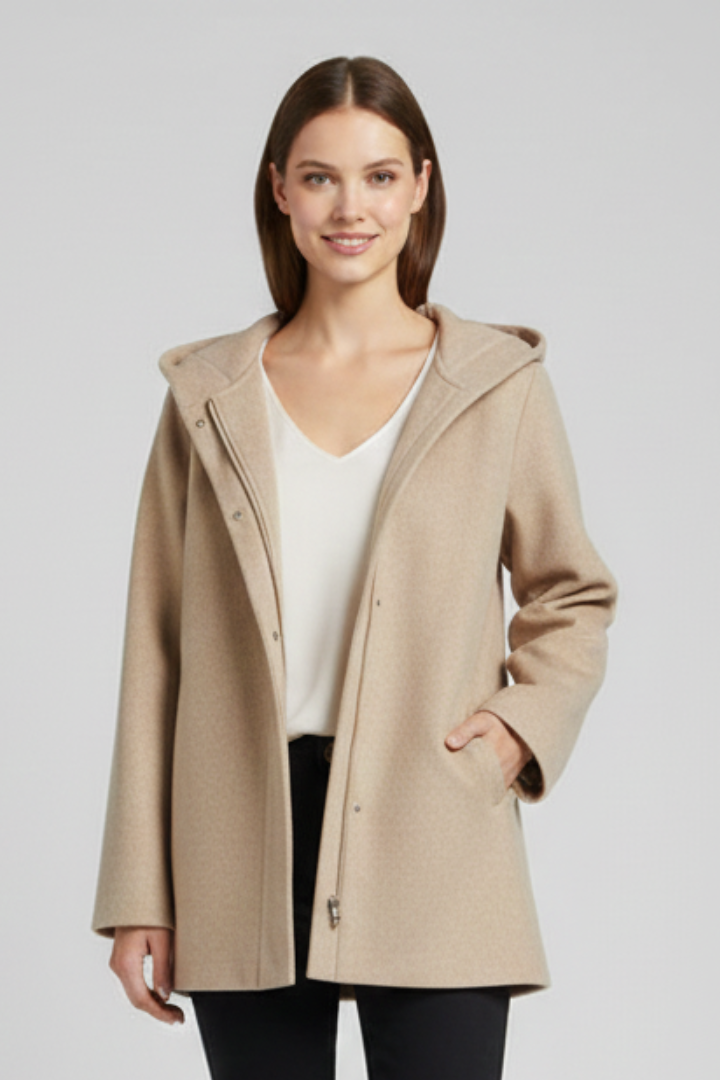 Everyday comfort women's hooded zip-up jacket with practical pockets, ideal for your casual wardrobe.