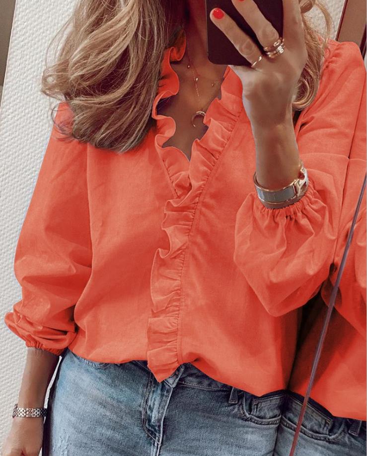 "Women's ruffled V-neck blouse, elegant ruffles, flattering silhouette, chic and feminine style, perfect for versatile occasi